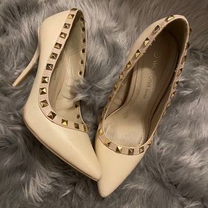 Beautiful Nude heels with stud details